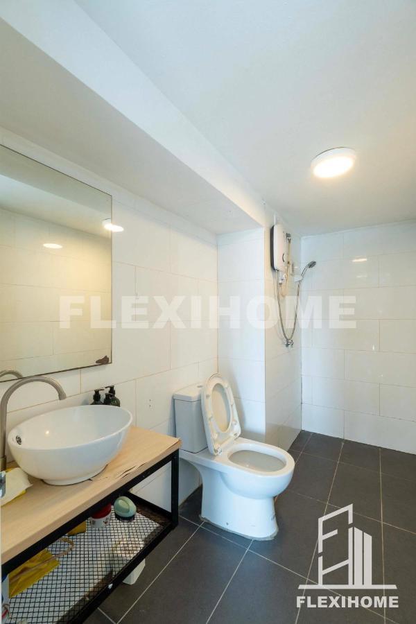 1-5 Guests, Spacious & Comfy Duplex-studio, Empire Damansara By Flexihome-my Petaling Jaya